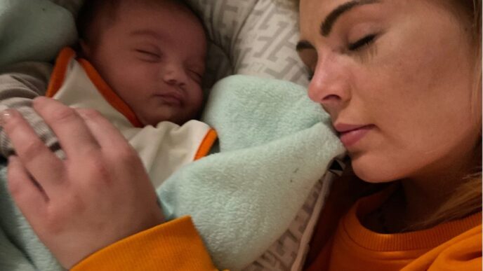 eenzaamheid moederschap foto van kelly en zoon