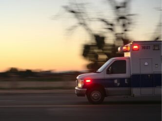 kind overleden tijdens WK-festiviteiten in Spanje foto van ambulance