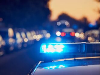 moeder probeerde baby te verstikken foto van politieauto