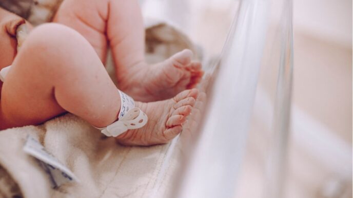 Pasgeboren baby gestolen uit ziekenhuis foto van baby