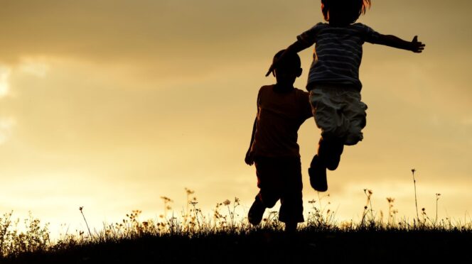 burenruzie opgelost foto van twee kinderen