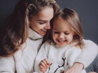 bijzondere babynaam foto van moeder en dochter