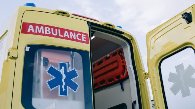 Albert Heijn bestelwagen Dordrecht foto van ambulance