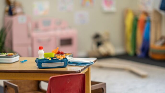 verdachte kinderdagverblijf Amsterdam foto van leeg kinderdagverblijflokaal