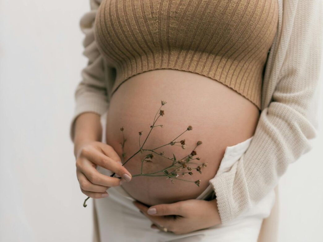draagmoeder weigert abortus foto van zwangere vrouw