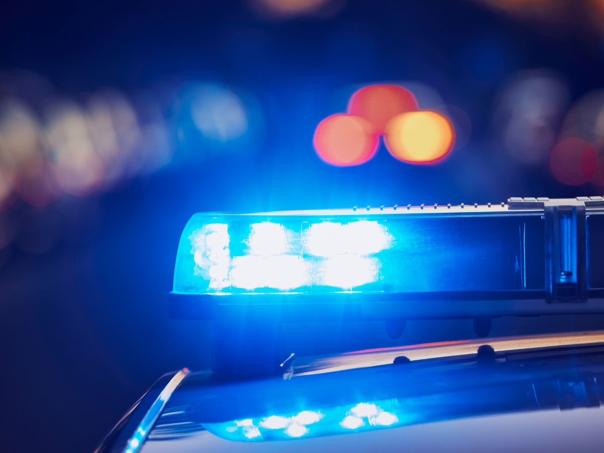 zwangere vrouw mishandeld door partner foto van politieauto